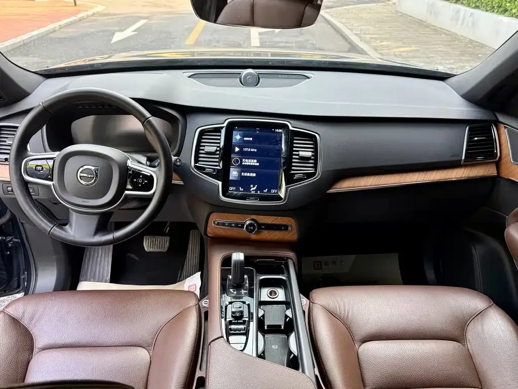 Volvo XC90 — фото 4