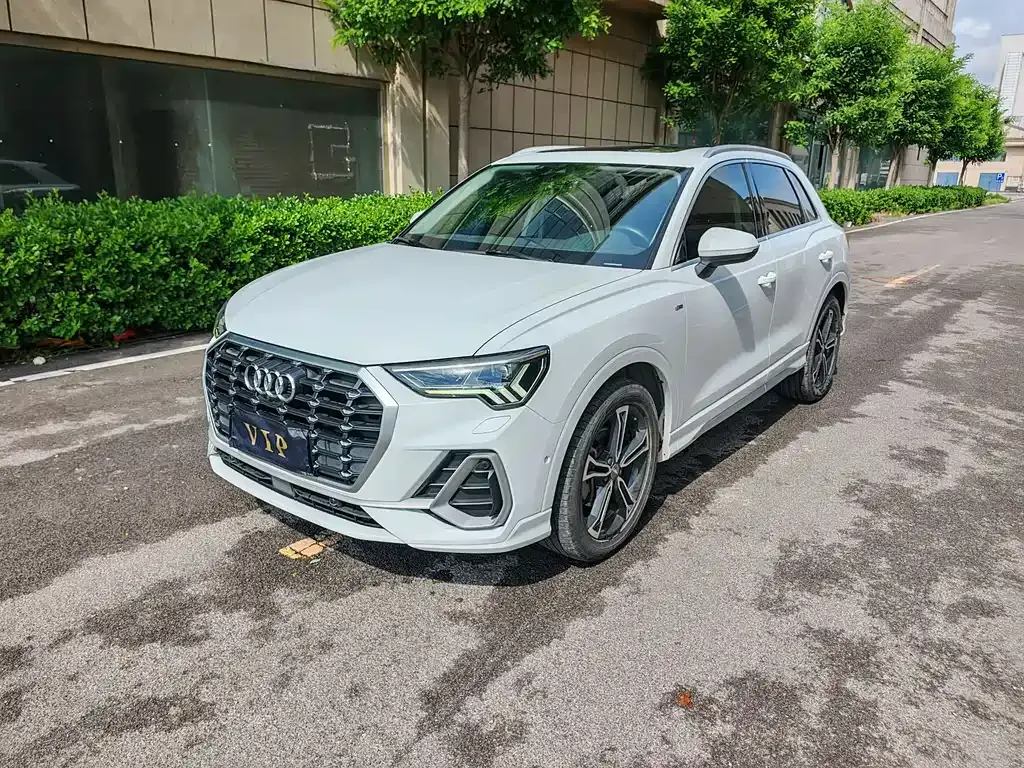 Audi Q3 — фото 1