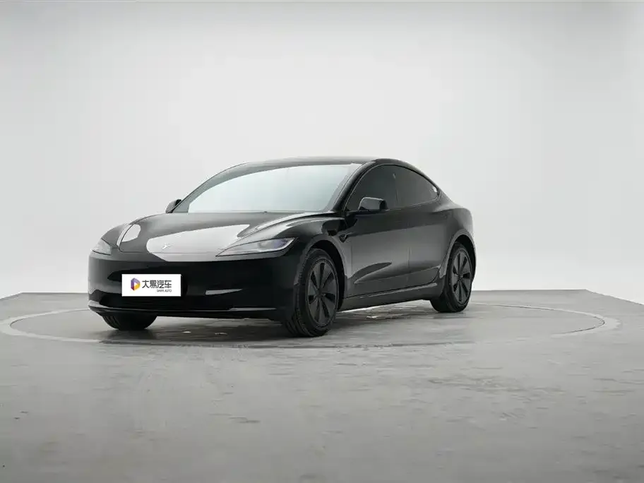 Tesla Model 3 — фото 1