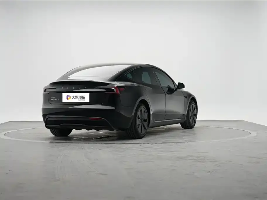 Tesla Model 3 — фото 10