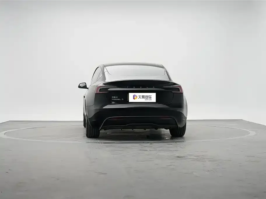 Tesla Model 3 — фото 7