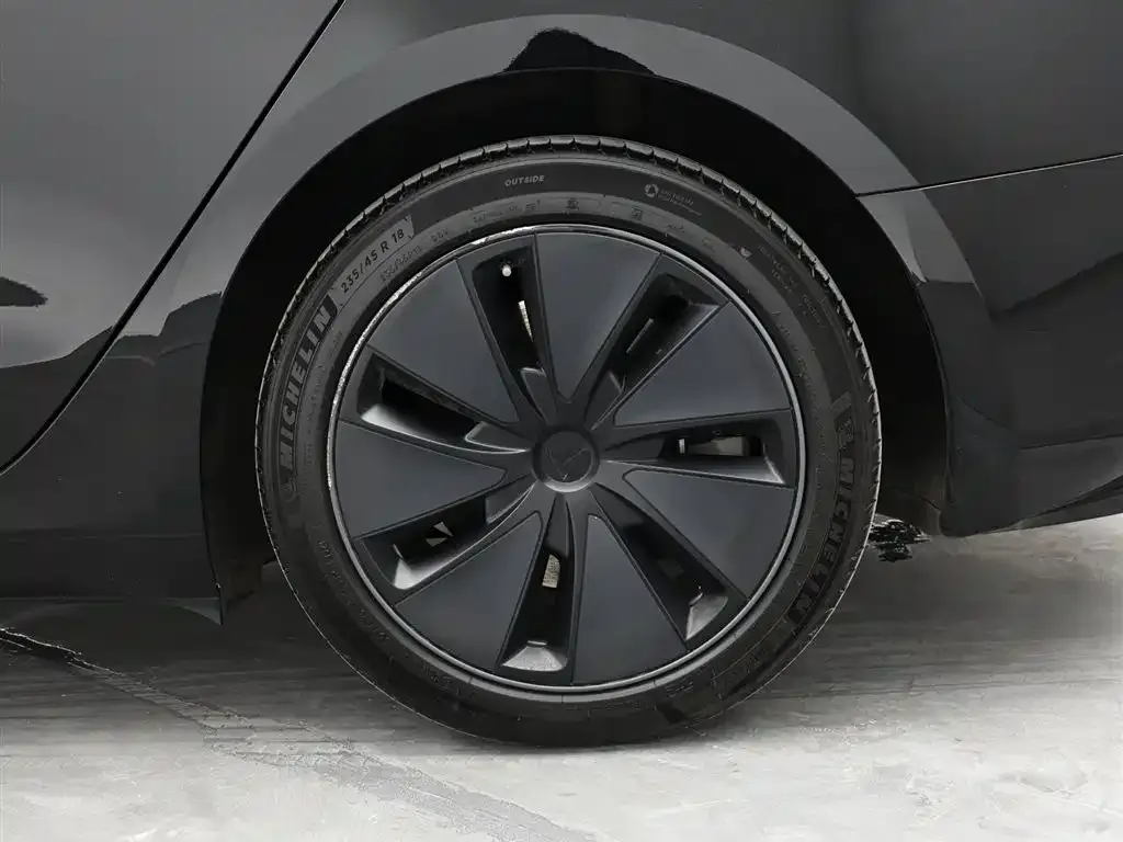 Tesla Model 3 — фото 6