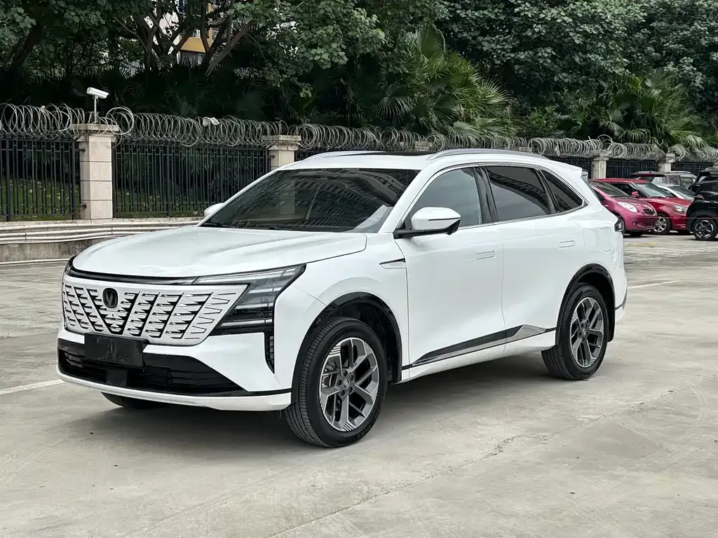 Changan CS75PLUS — фото 1