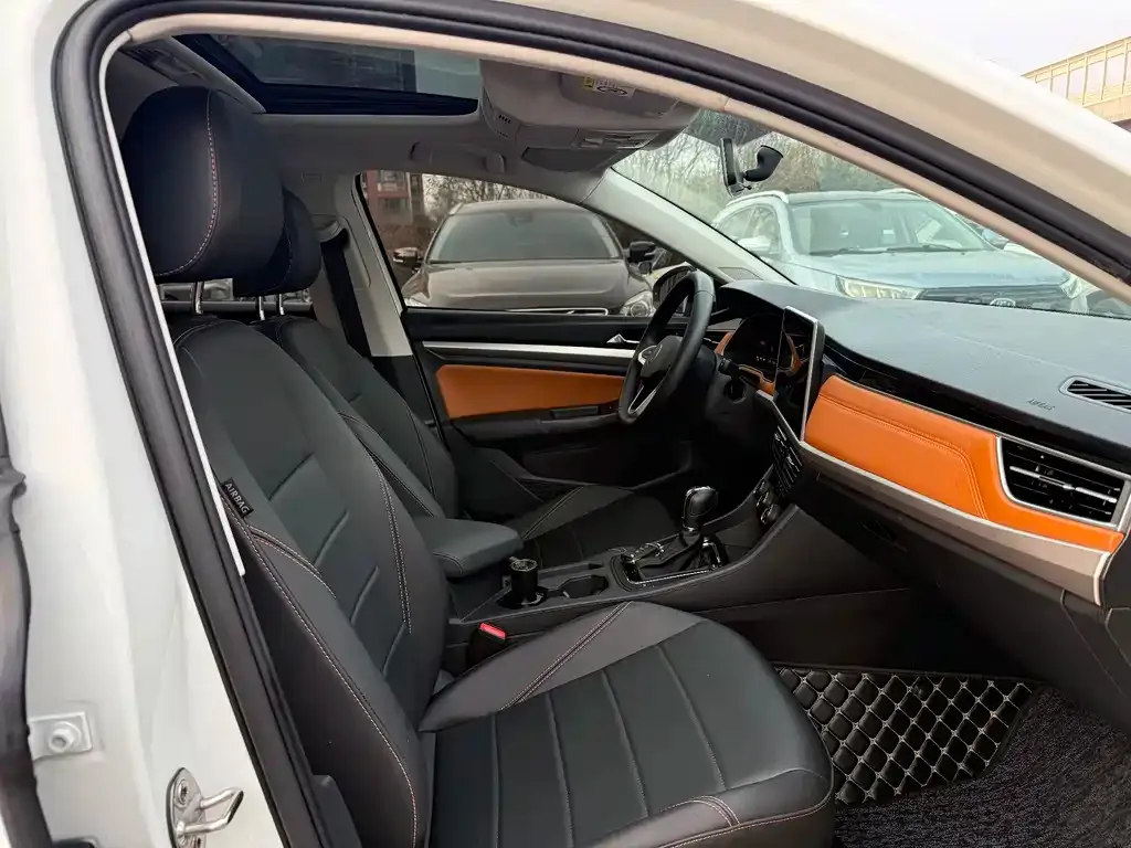 Volkswagen Bora 2023 из CN, фото 10