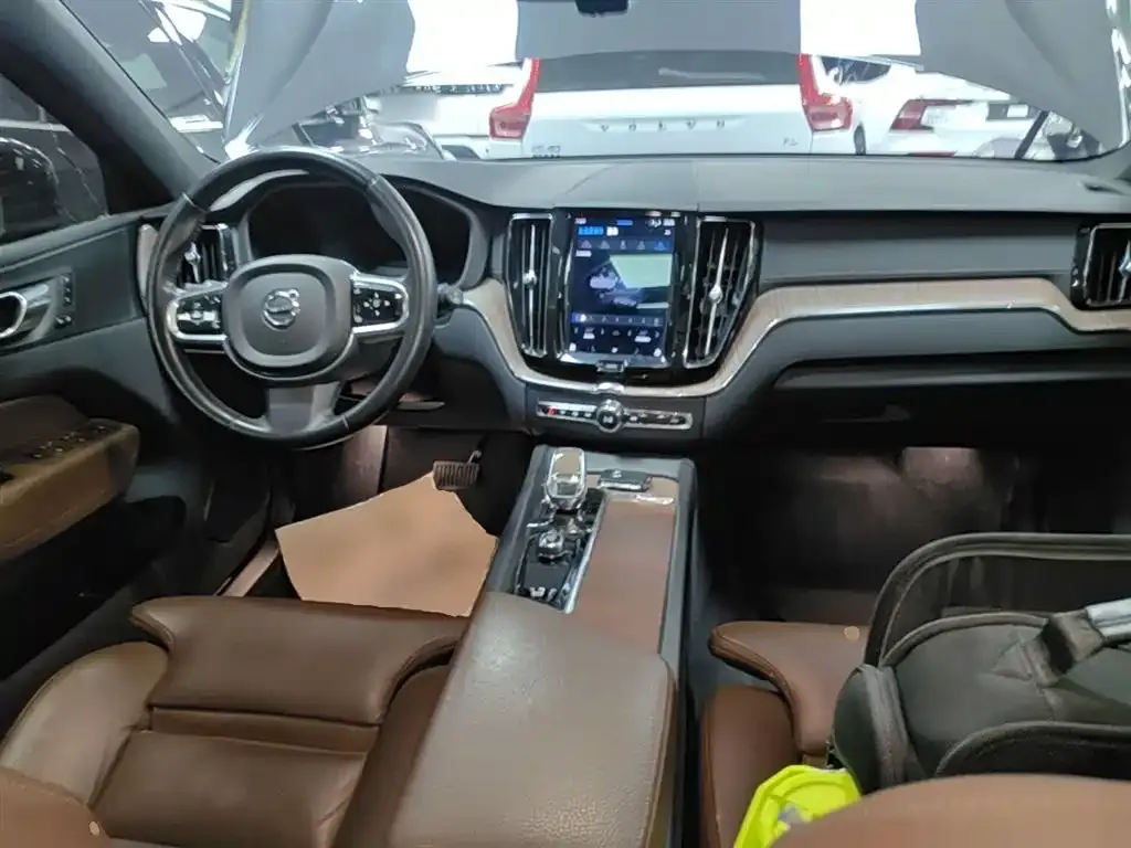 Volvo XC60 PHEV 2022 из CN, фото 9