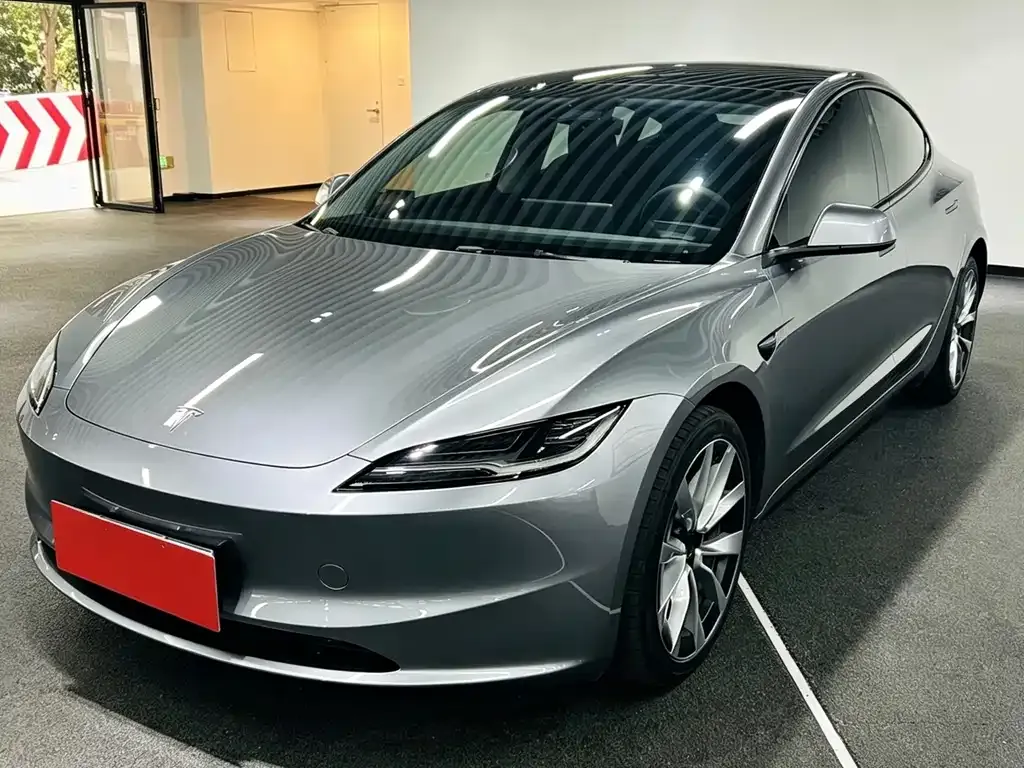 Tesla Model 3 — фото 1