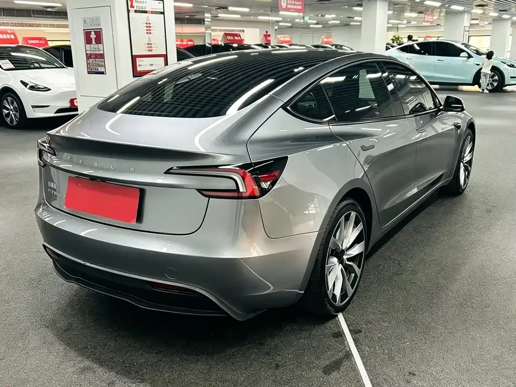 Tesla Model 3 — фото 9