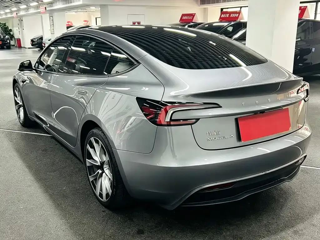 Tesla Model 3 — фото 8