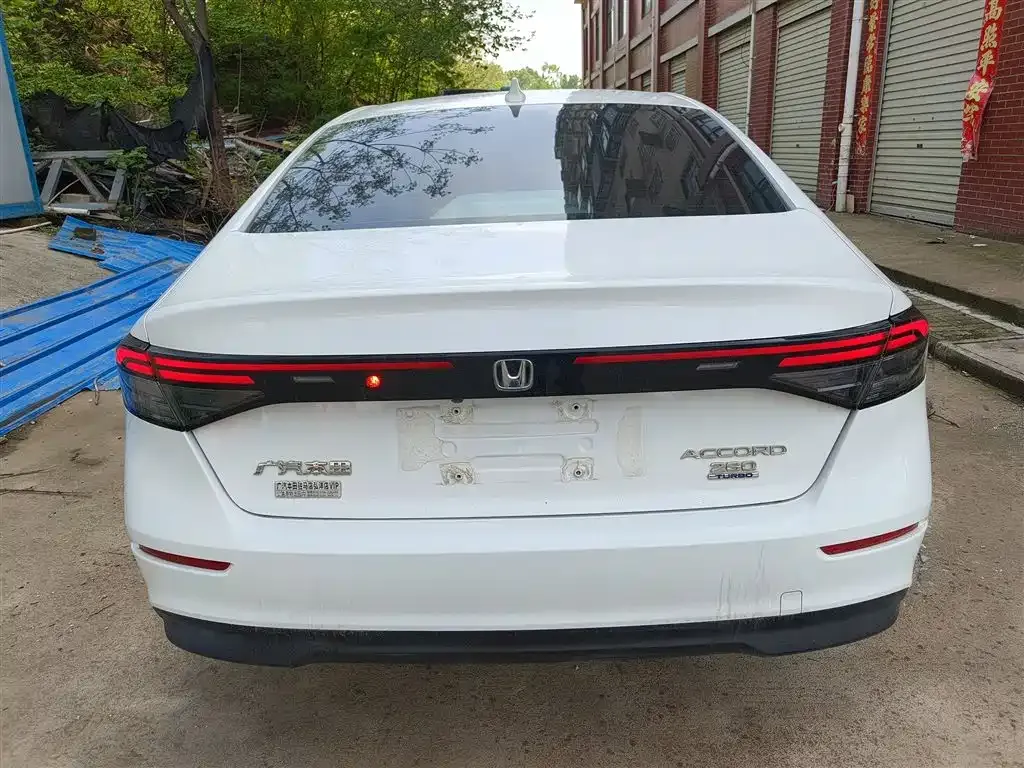 Honda Accord — фото 10