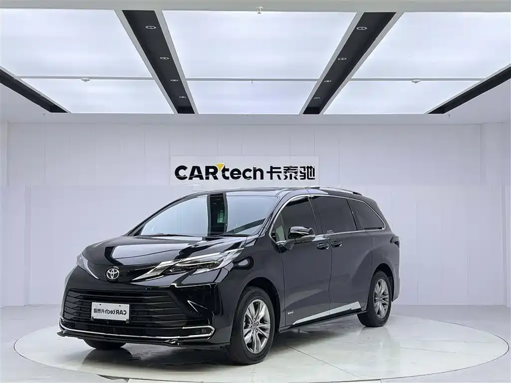 Toyota Sienna — фото 1