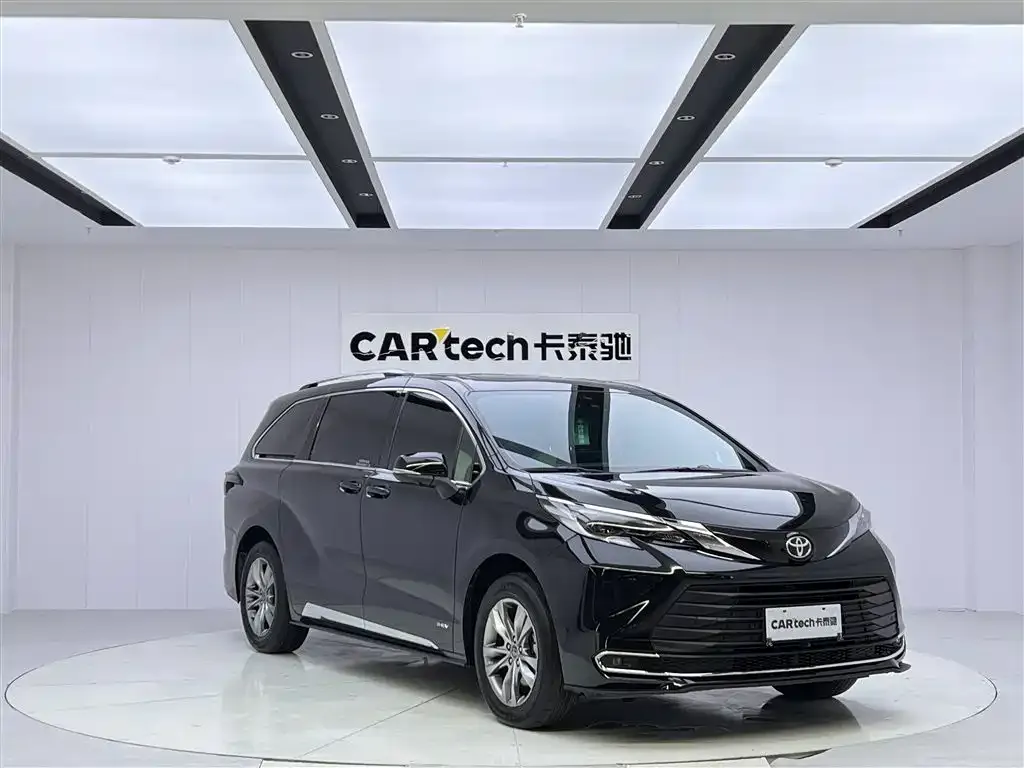 Toyota Sienna — фото 8