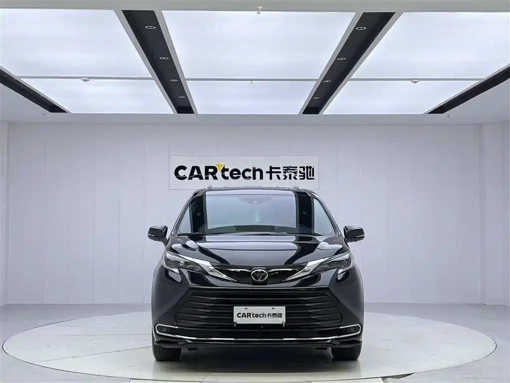 Toyota Sienna — фото 3