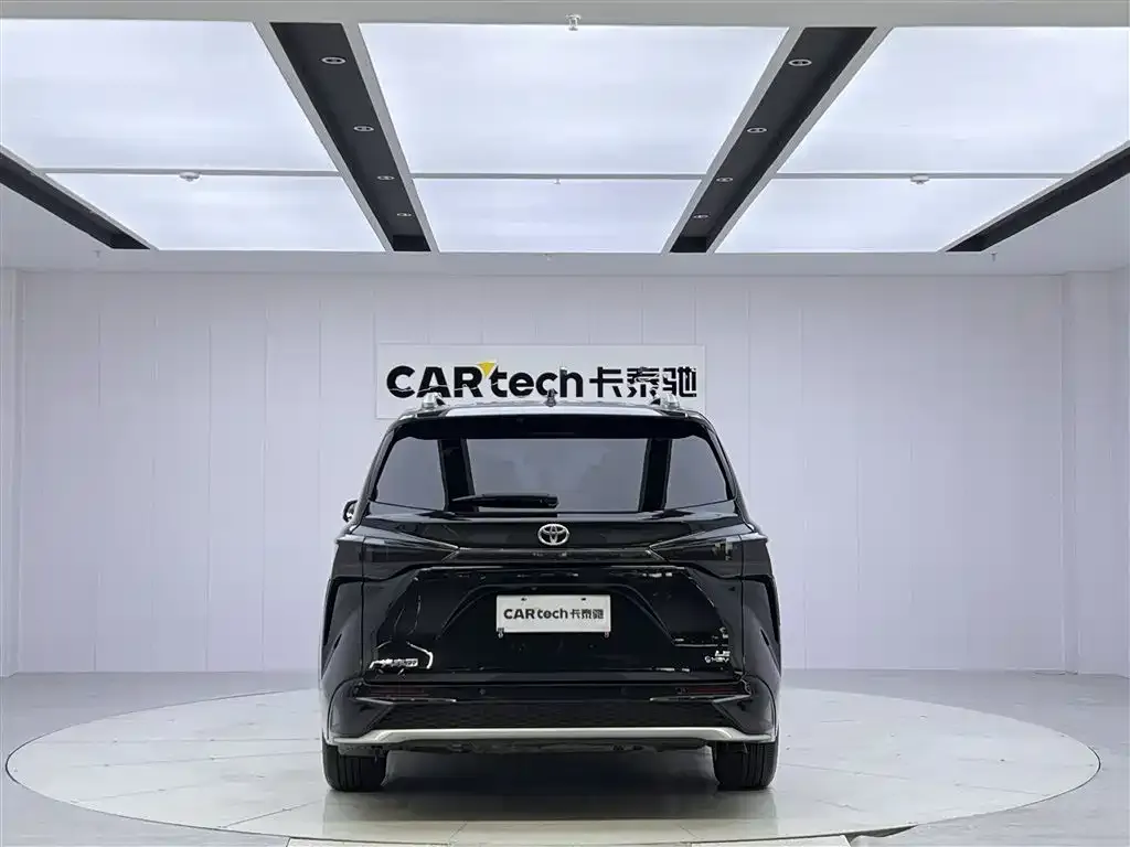 Toyota Sienna — фото 2