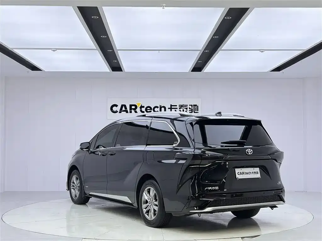 Toyota Sienna — фото 9