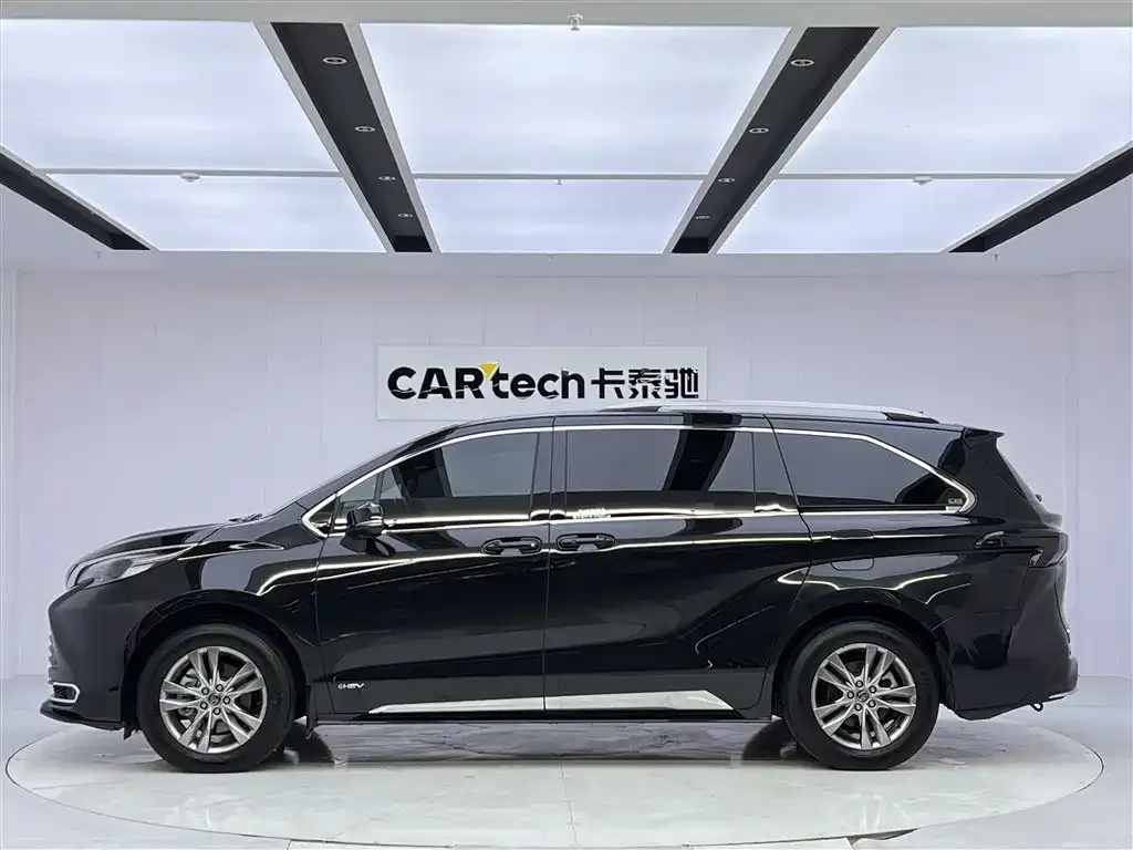Toyota Sienna — фото 7