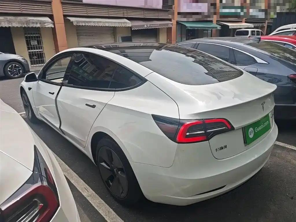 Tesla Model 3 — фото 4