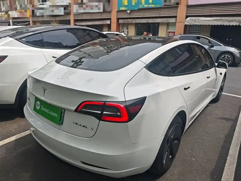 Tesla Model 3 — фото 9
