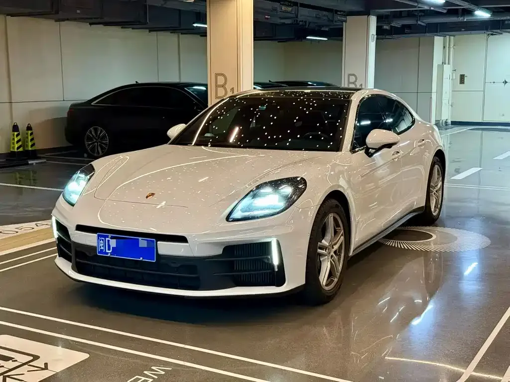 Porsche Panamera — фото 1