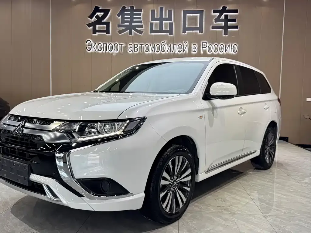 Mitsubishi Outlander — фото 1