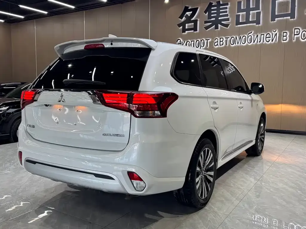 Mitsubishi Outlander — фото 4