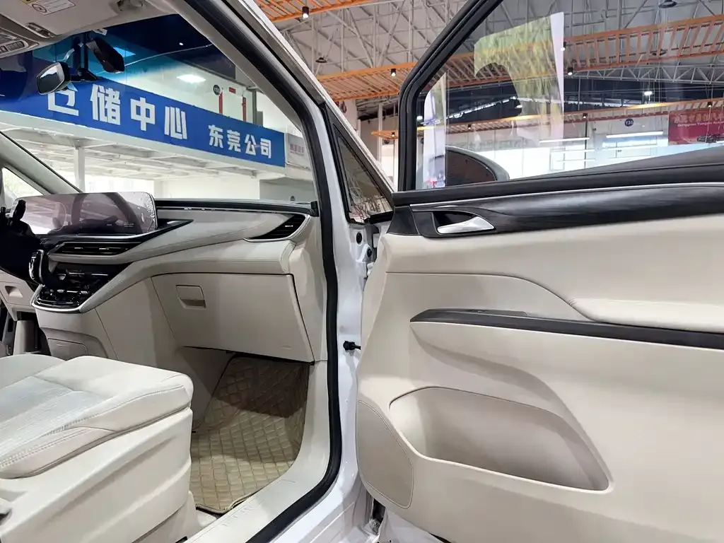Buick GL8 2021 из CN, фото 4