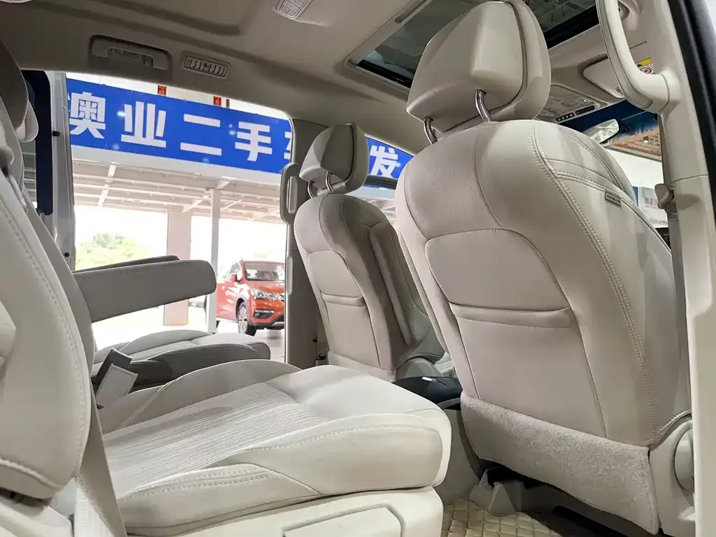 Buick GL8 2021 из CN, фото 2