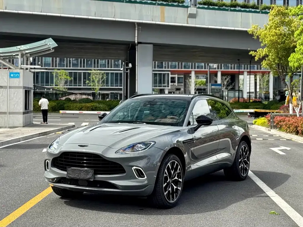 Aston Martin DBX — фото 7