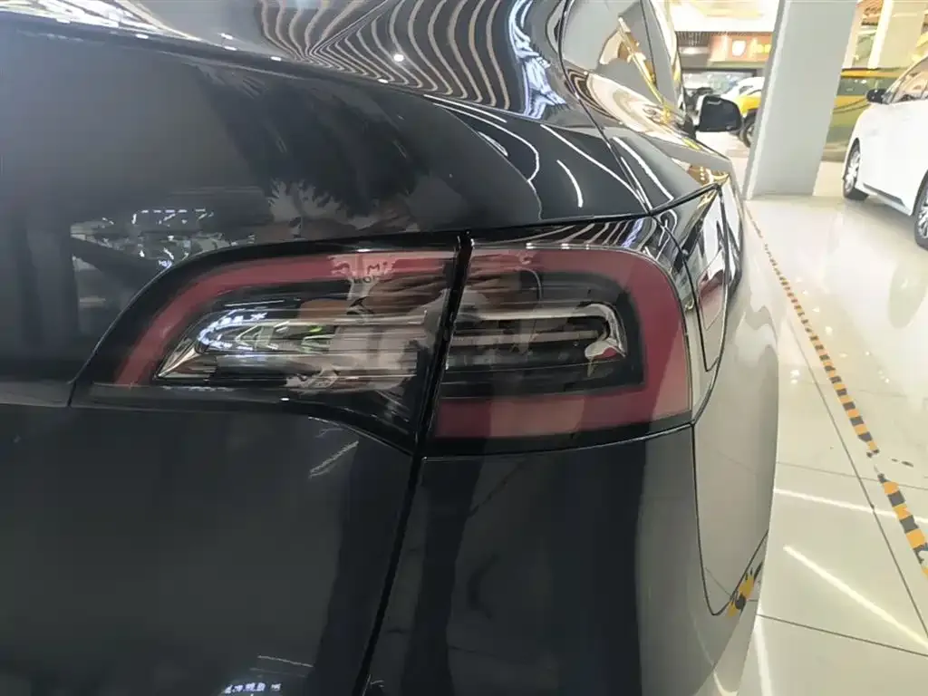 Tesla Model Y — фото 2