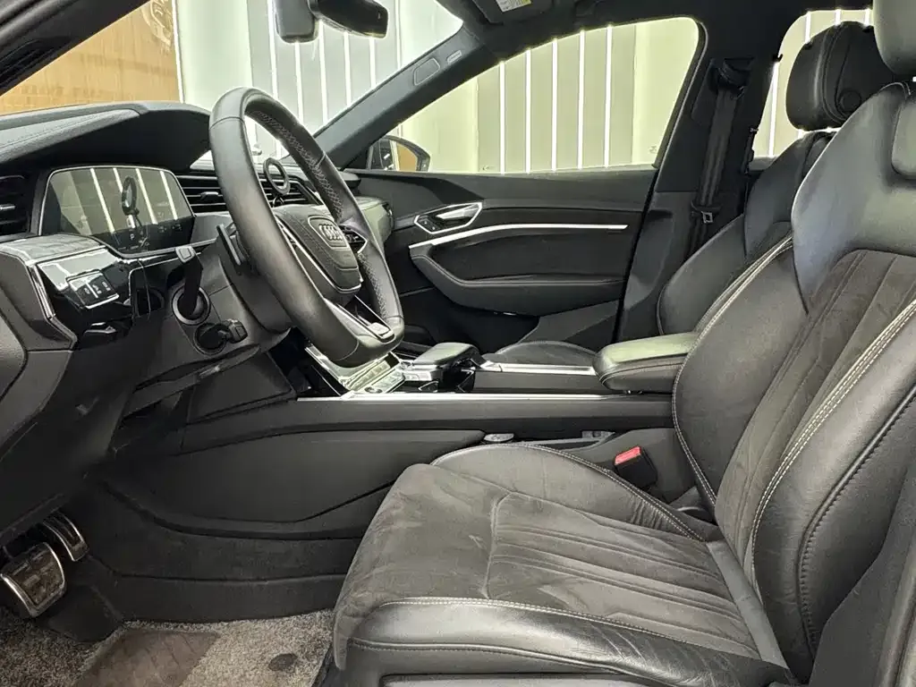 Audi e-tron 2021 из CN, фото 4