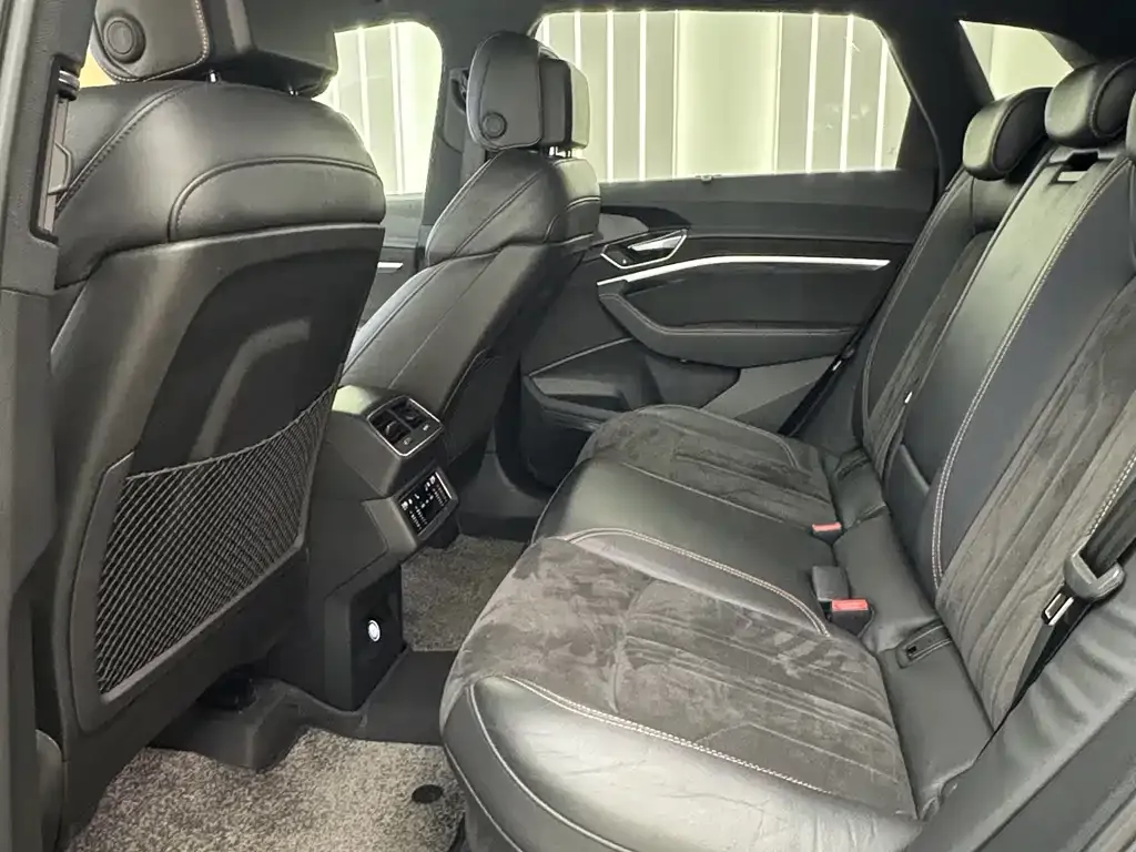 Audi e-tron 2021 из CN, фото 7
