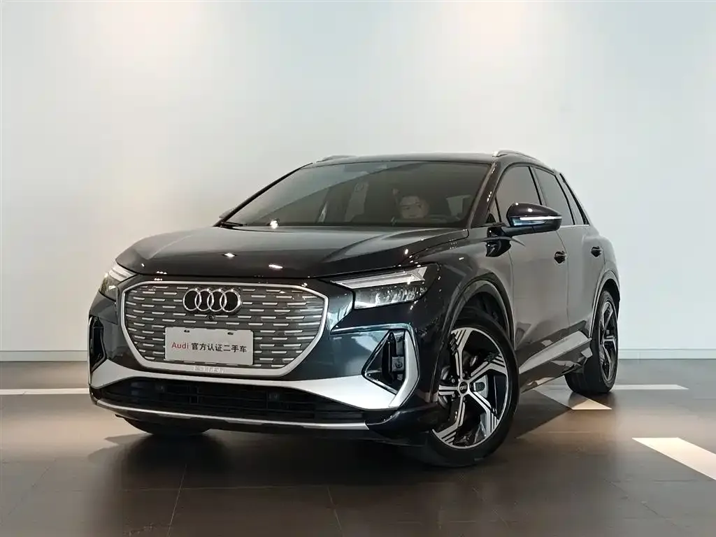 Audi Q4 e-tron — фото 1