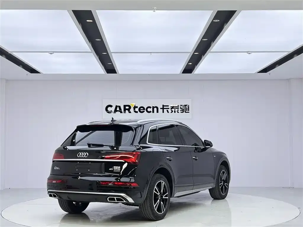 Audi Q5L — фото 6