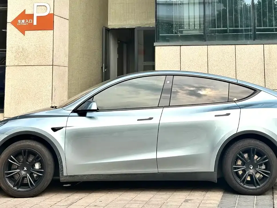 Tesla Model Y — фото 8