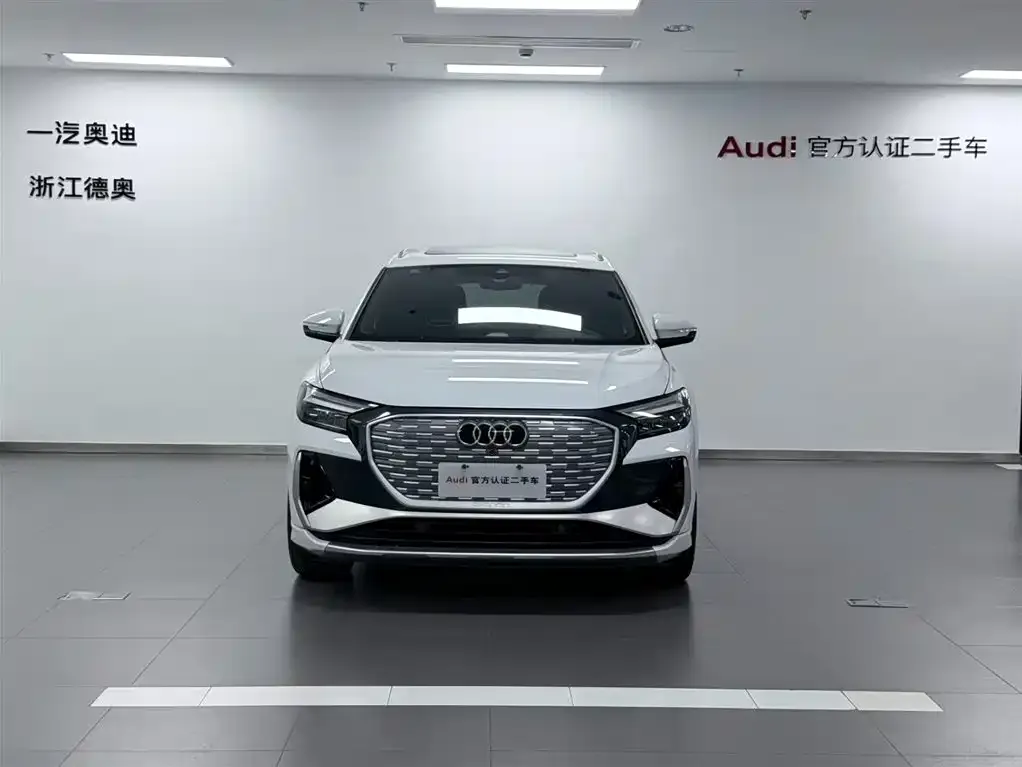 Audi Q4 e-tron — фото 2