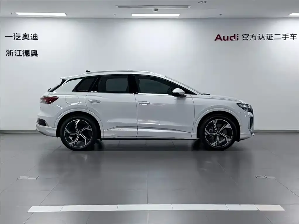 Audi Q4 e-tron — фото 7