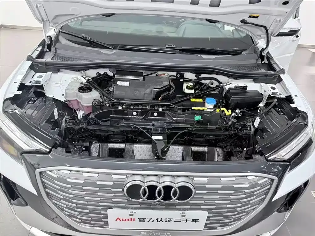 Audi Q4 e-tron — фото 10