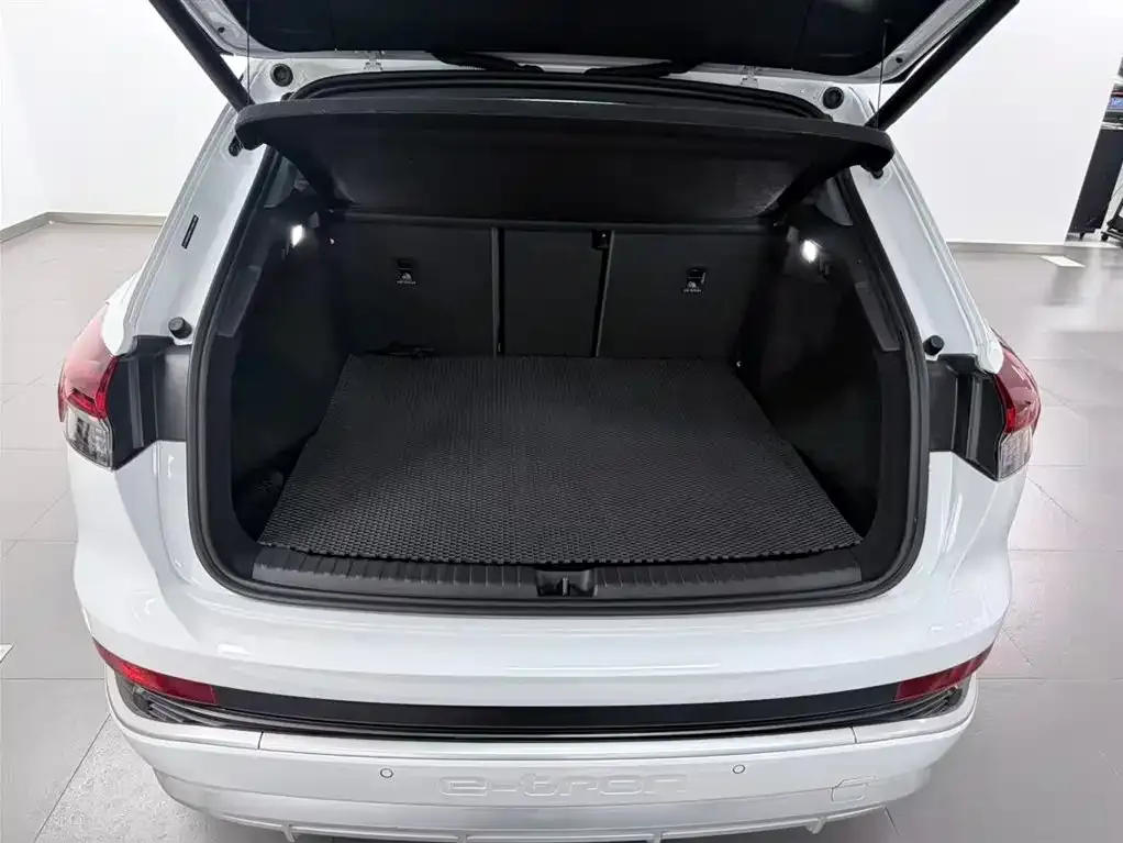 Audi Q4 e-tron — фото 4
