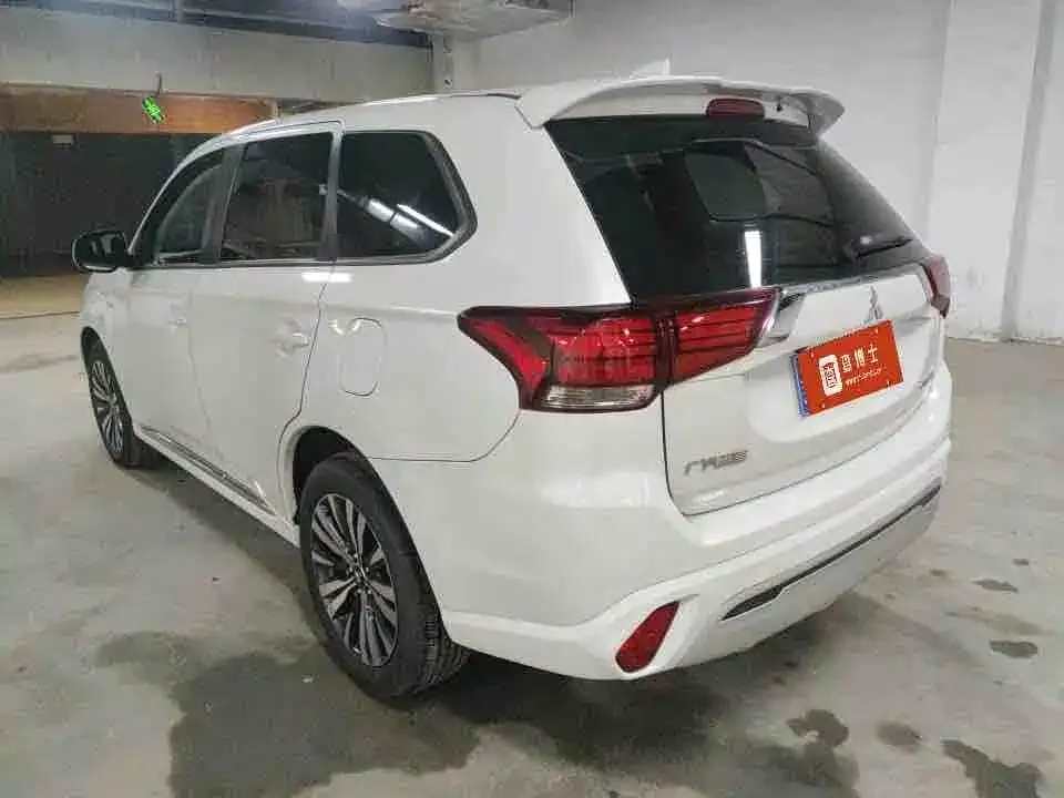 Mitsubishi Outlander 2023 из CN, фото 4