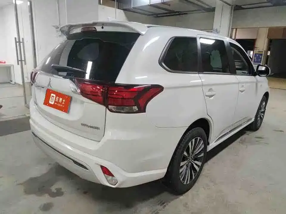 Mitsubishi Outlander 2023 из CN, фото 6