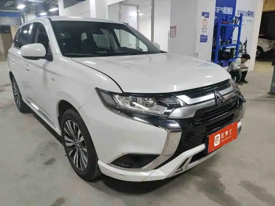 Mitsubishi Outlander 2023 из CN, фото 10