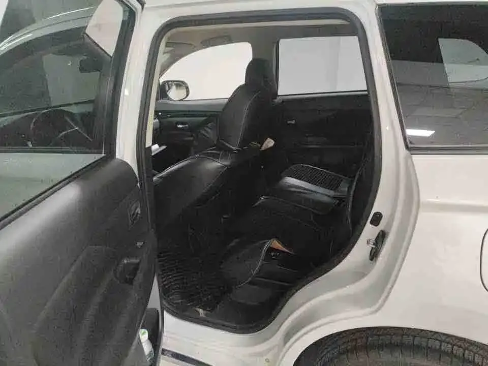 Mitsubishi Outlander 2023 из CN, фото 8