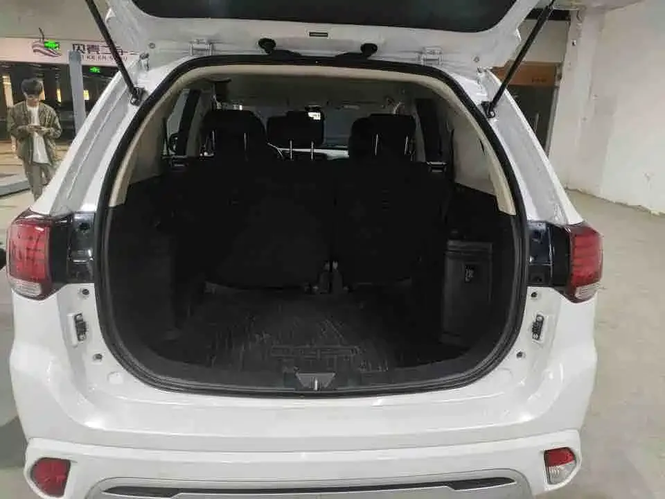 Mitsubishi Outlander 2023 из CN, фото 3