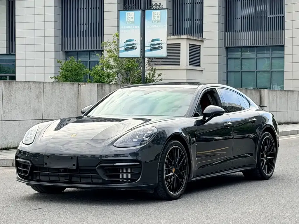 Porsche Panamera — фото 1