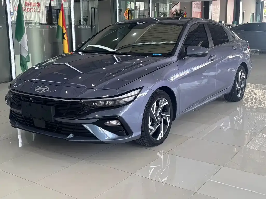 Hyundai Elantra — фото 1