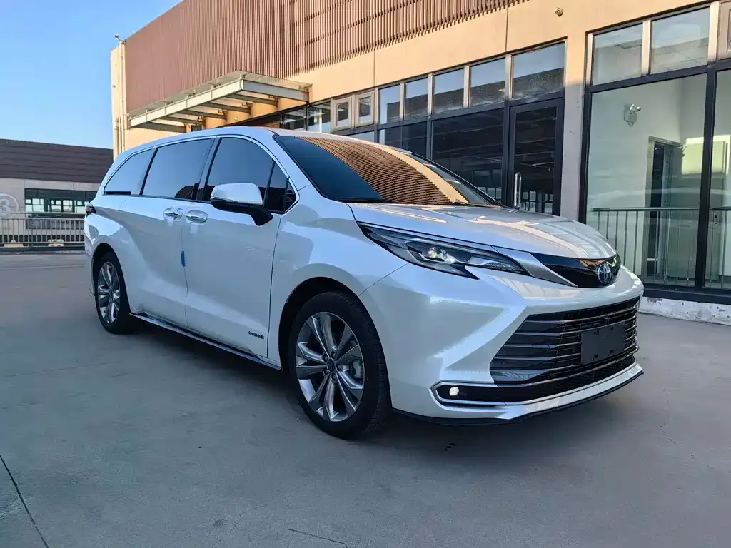 Toyota Sienna — фото 10