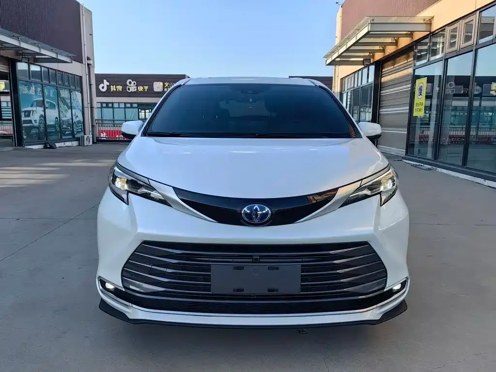 Toyota Sienna — фото 6