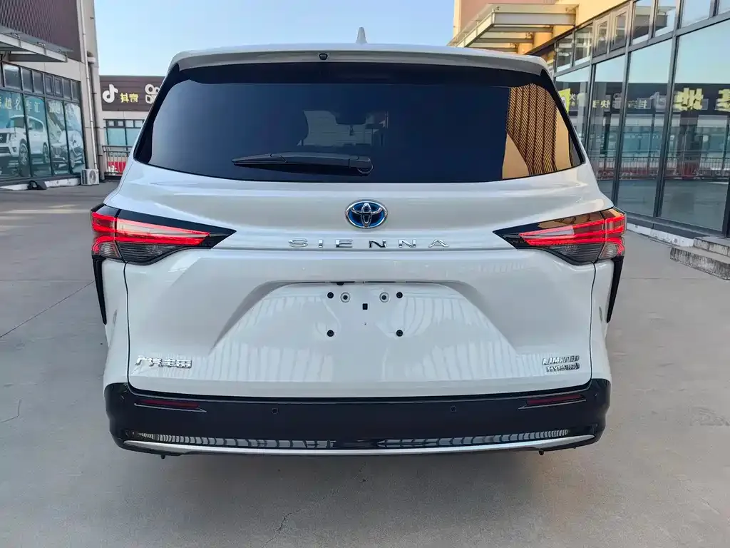 Toyota Sienna — фото 3
