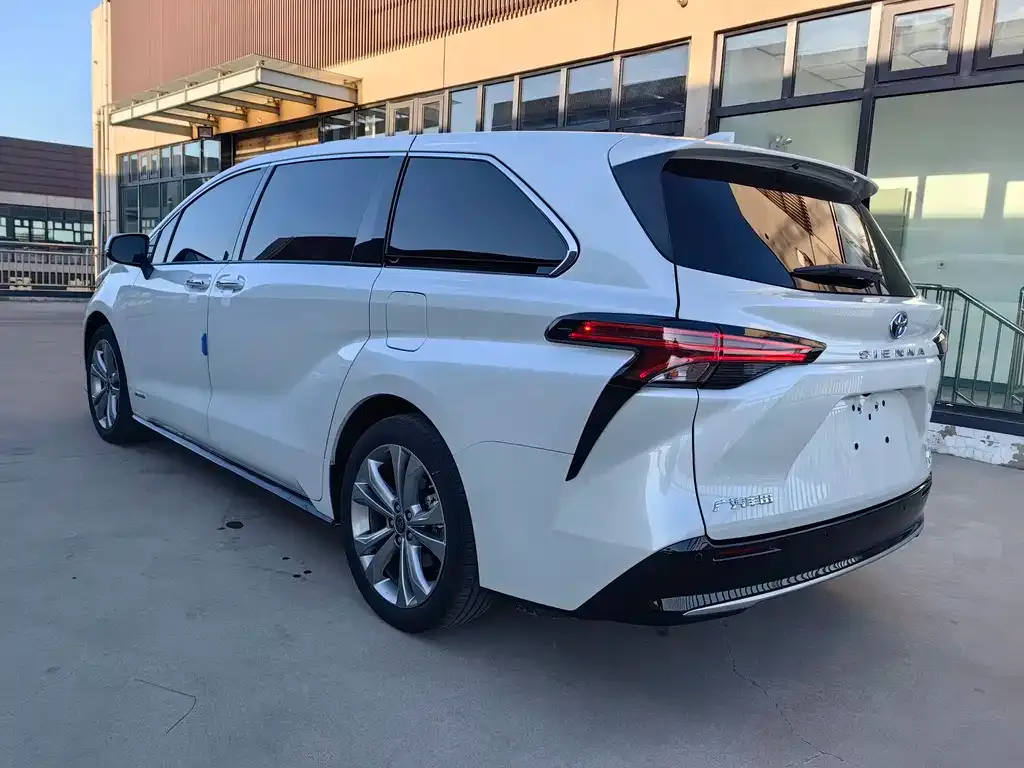 Toyota Sienna — фото 7