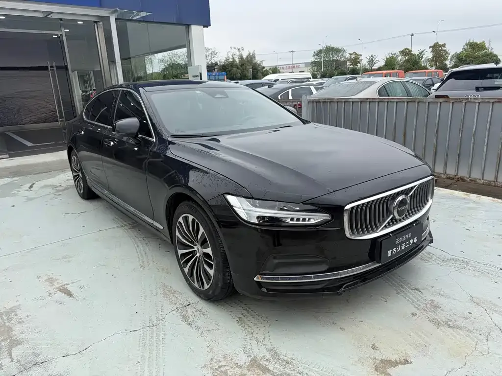 Volvo S90 — фото 1