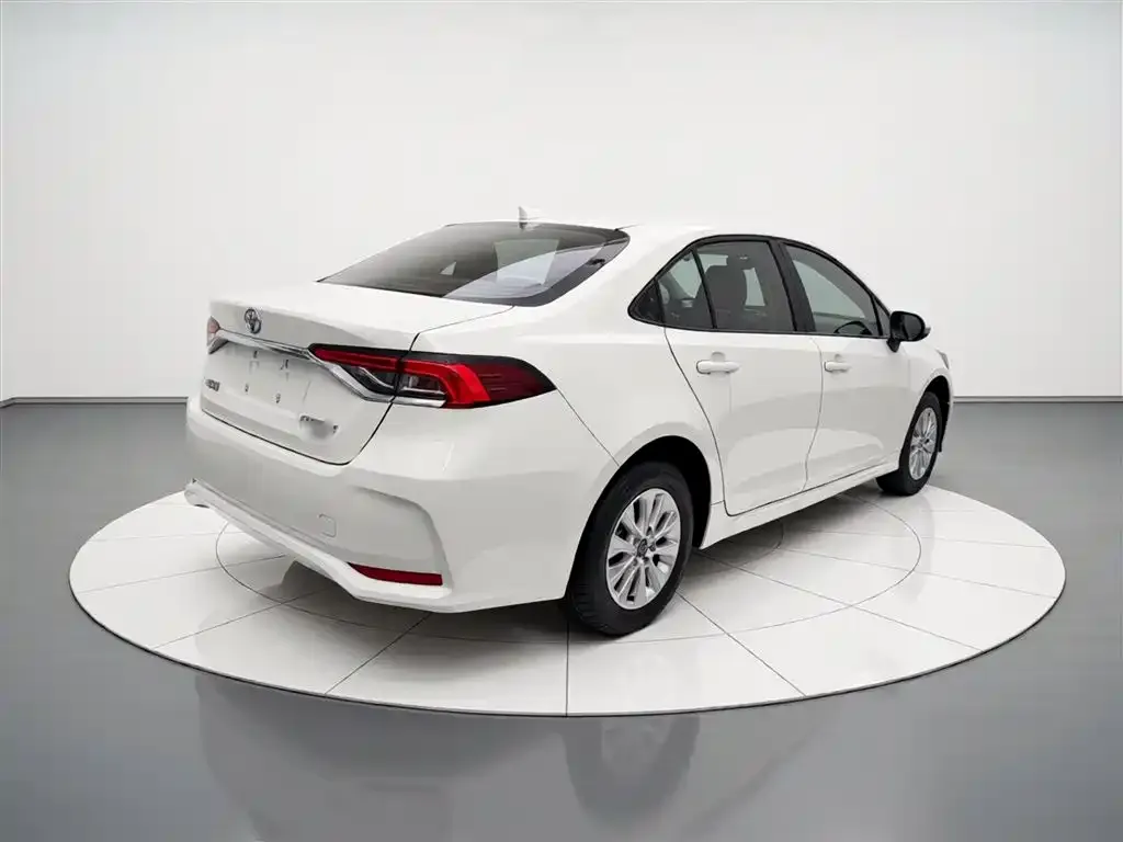Toyota Corolla — фото 4